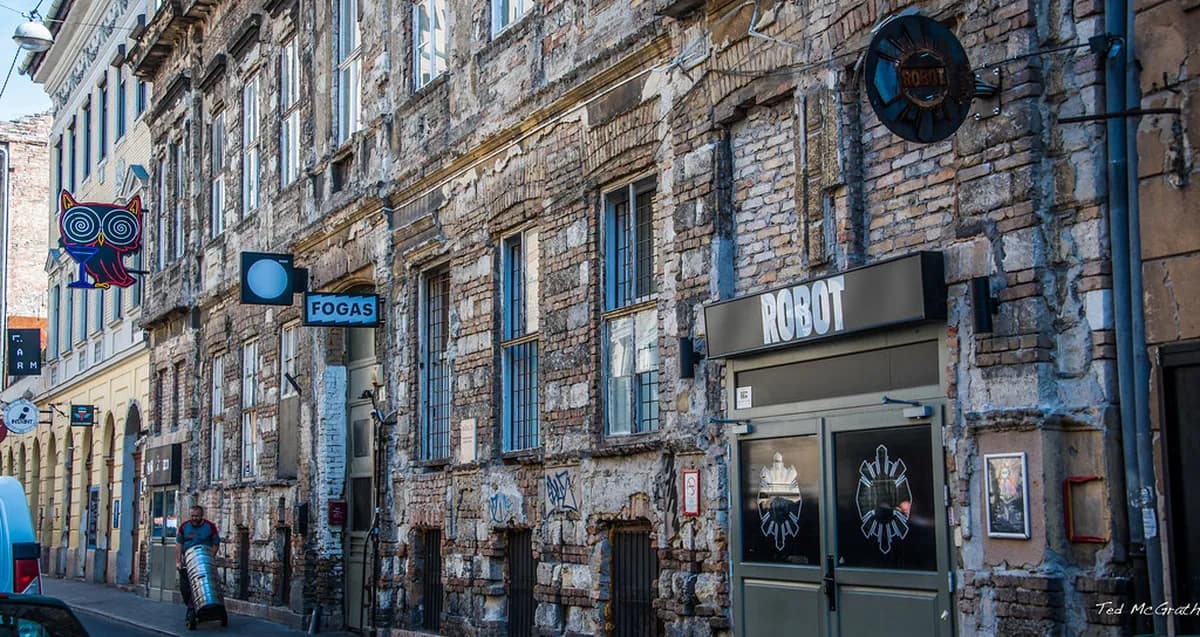 Best Ruin Bars And Jewish Quarter Attractions Budapest