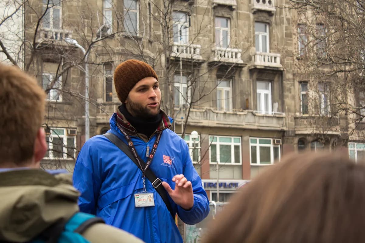 Guided vs Self-Guided Walking Tours Budapest Guide
