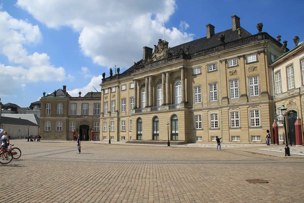 Changing of the Guard at Amalienborg: 10 Tips