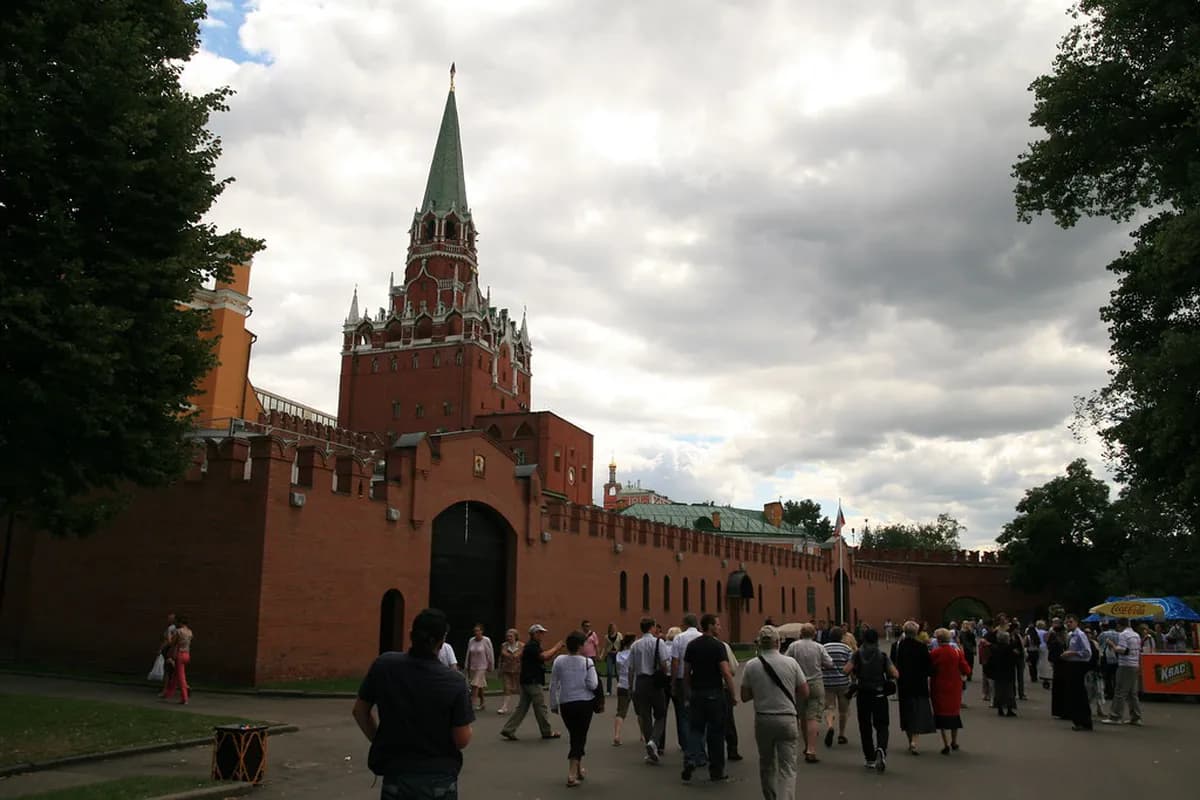 How to Visit the Moscow Kremlin and Armoury Chamber: A Guide