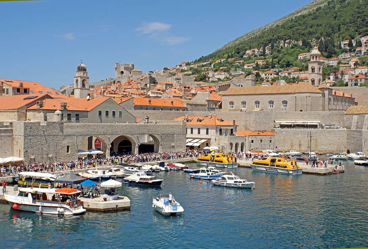How To Walk The Dubrovnik City Walls: Best Time And Entry Points