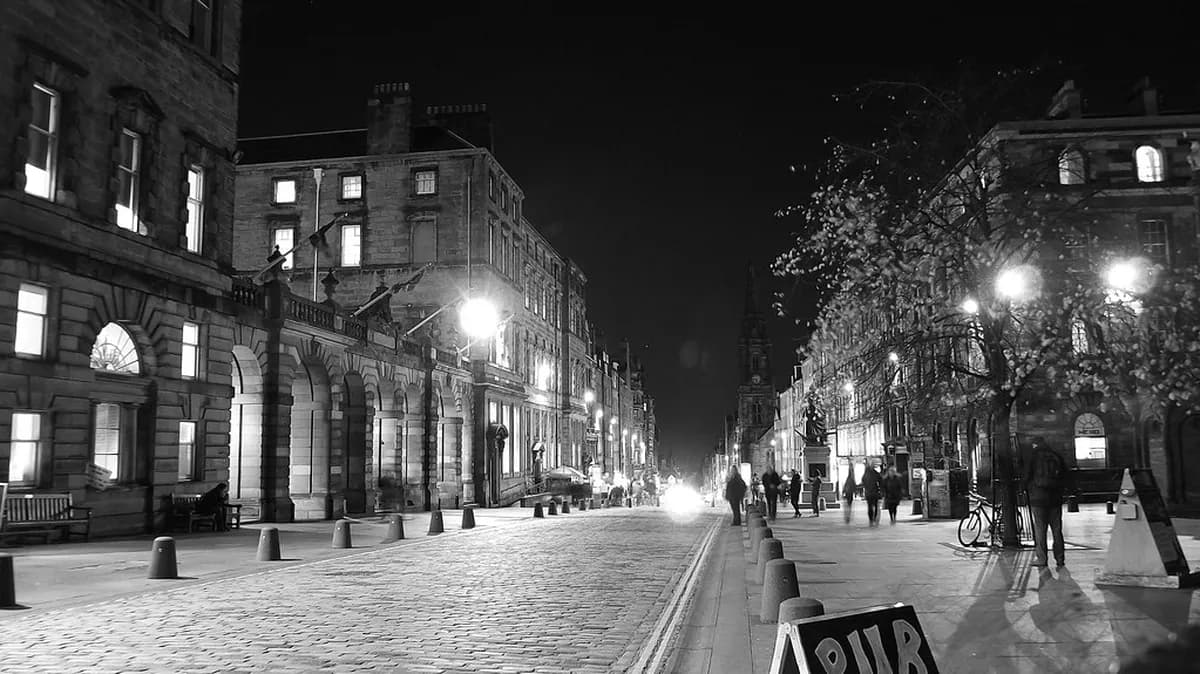 One Day in Edinburgh: 10 Essential Sections for a Royal Mile Walking Tour